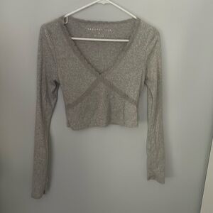 Aeropostale v neck cropped shirt - M